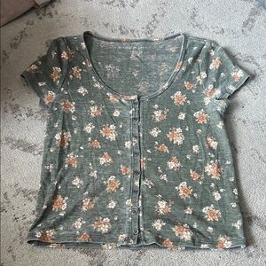 American Eagle Outfitters Green Floral Short Sleeve Top